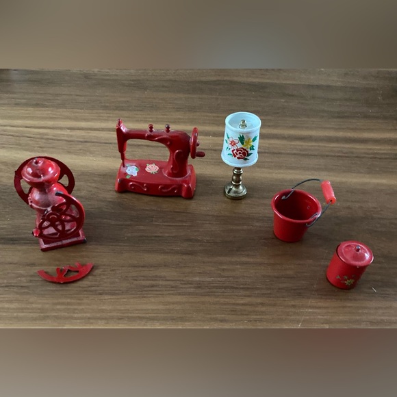 Red Miniature Sewing Machine and Accessories - Picture 1 of 1